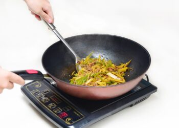Cosa succede se si usa una pentola normale su un fornello a induzione