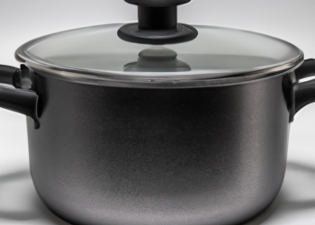 Come posso rimuovere le macchie dalla superficie della pentola in ghisa?pentola in ghisa