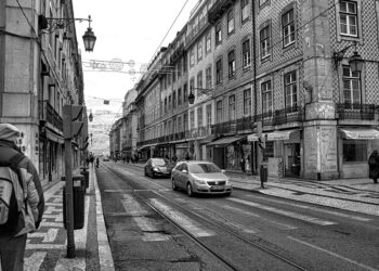 Come noleggiare un'auto a Lisbona senza carta di credito